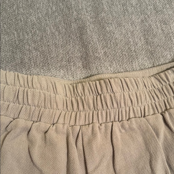 Easel Tan Shorts with Relaxed Fit - NWOT - Size L - Picture 5 of 5